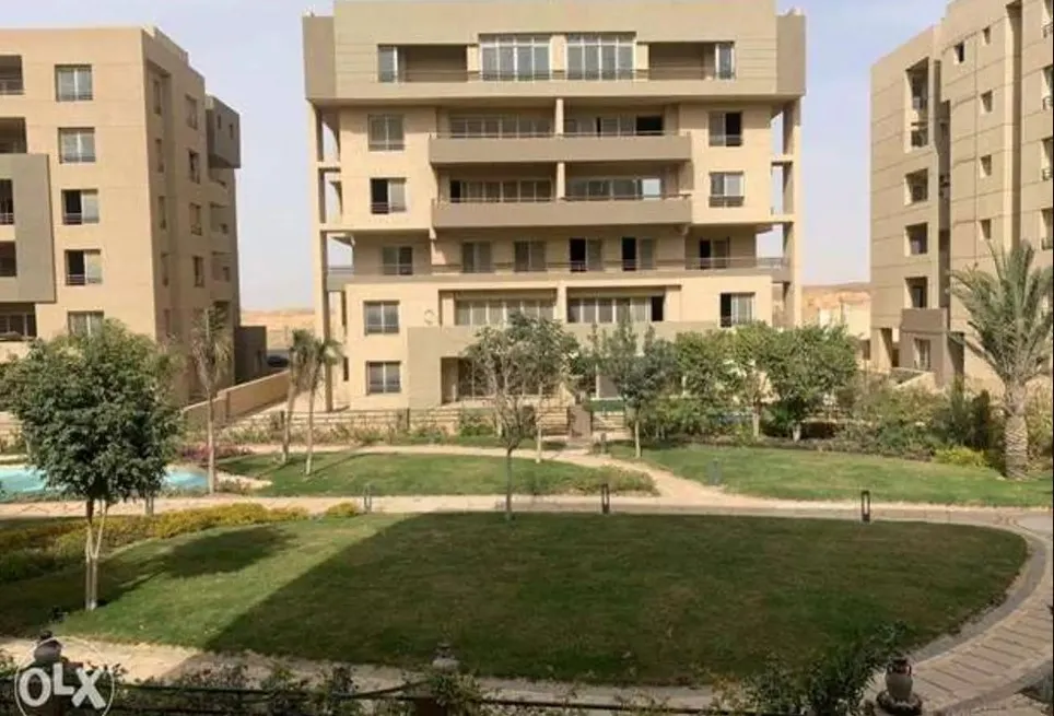 بأقساط متساوية اشتري بنتهاوس في كمبوند ذا سكوير صبور التجمع بمساحة 220 متر