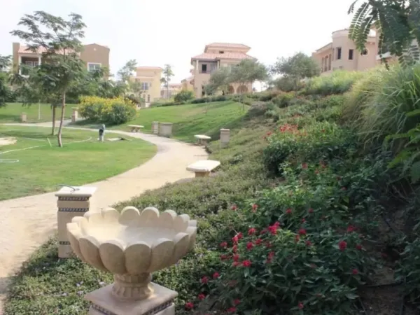 Your Unit With 116m² Roof and An Area Starting From 268m² in Hyde Park Compound