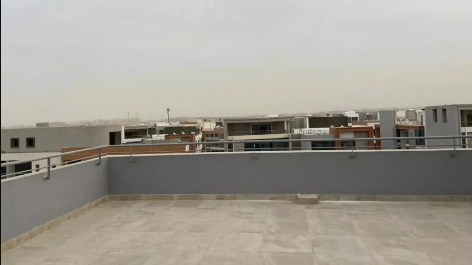 بمساحة 272 متر بنتهاوس (رووف) للبيع في الباتيو 7