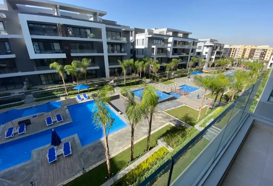 بمساحة 272 متر بنتهاوس (رووف) للبيع في الباتيو 7