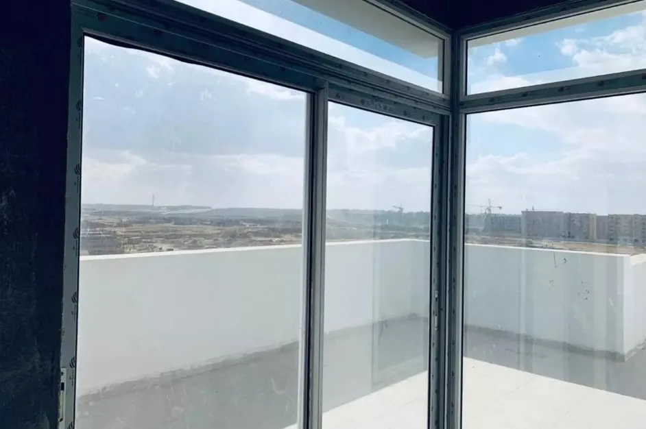 249m² penthouse for sale with less than market price in Hyde Park Compound