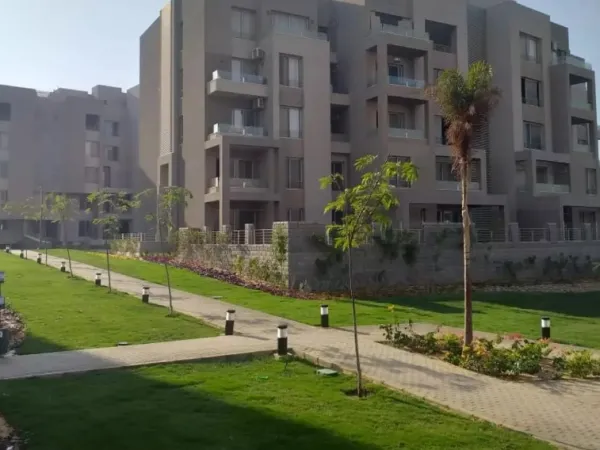 Penthouse with immediate delivery and 240m² in Village Gardens Katameya New Cairo