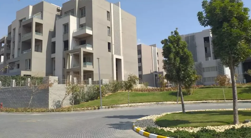 بنتهاوس تسليم فوري 240 م في كمبوند فيلدج جاردنز القطامية