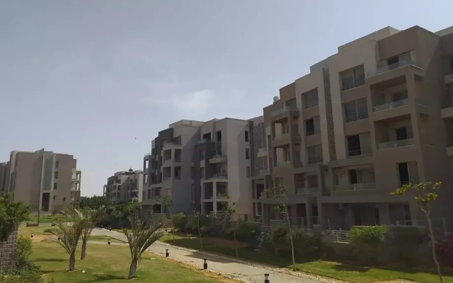 بنتهاوس تسليم فوري 240 م في كمبوند فيلدج جاردنز القطامية