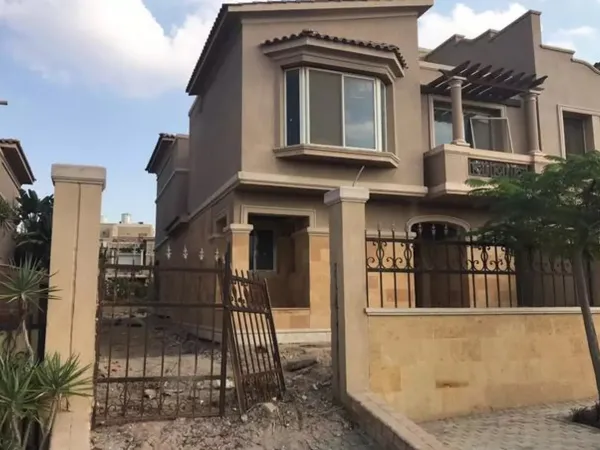 تاون هاوس في ميدوز بارك الشيخ زايد بتسهيلات في السداد بمساحة 360 متراً