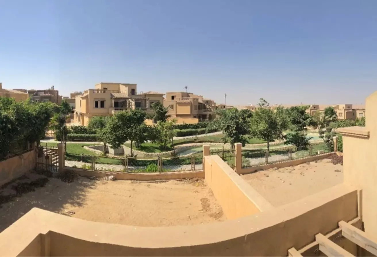امتلك تاون هاوس داخل كمبوند ميدوز بارك مقدم 10%