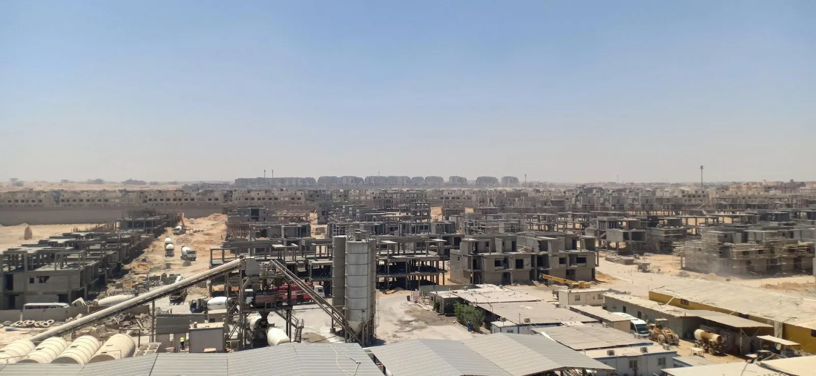 شقق للبيع 3 غرف نوم في فيفث سكوير 187 متر