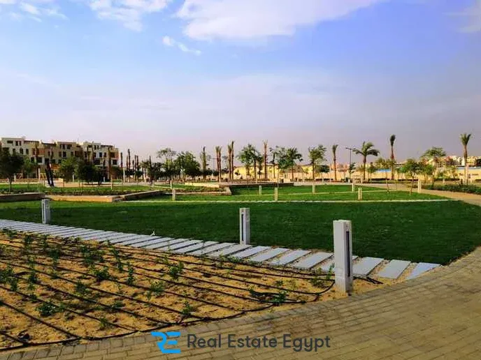 دوبلكس ايست تاون بمساحة 250 متر