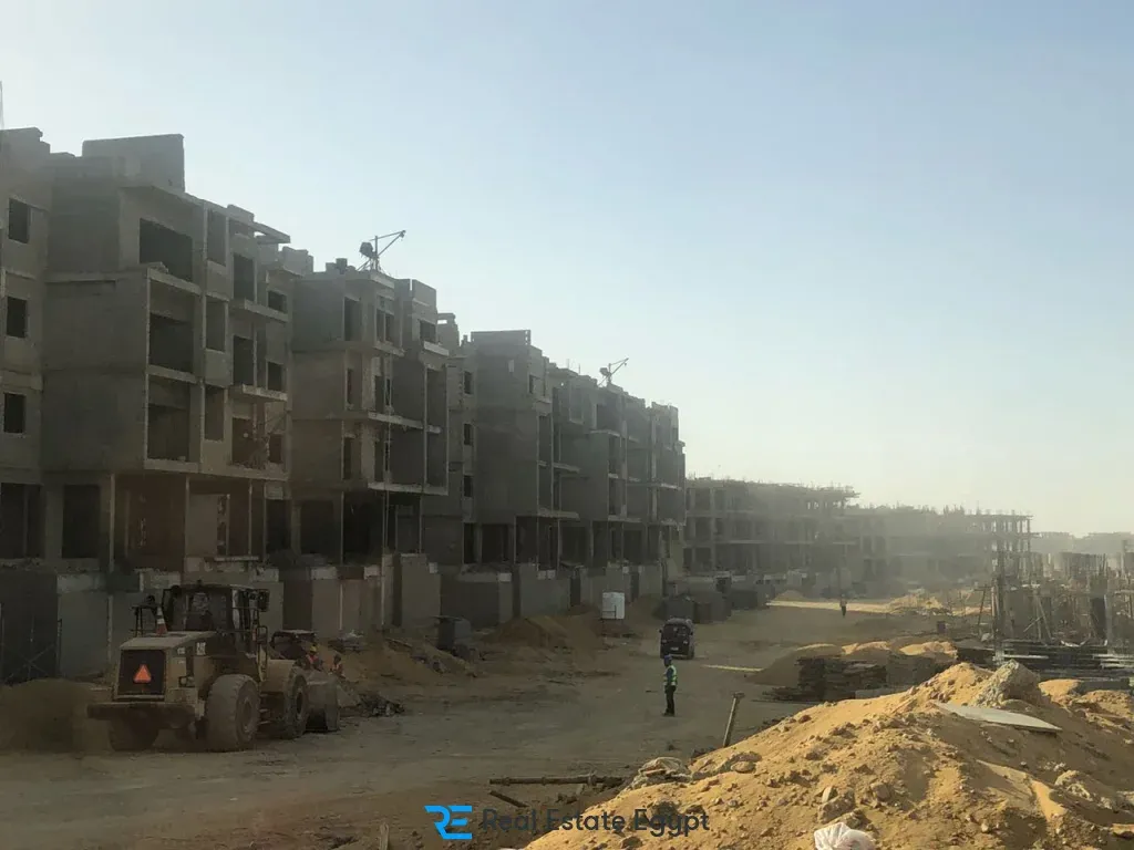 With an area of ​​100 square meters an apartment for sale in Al Marasem Fifth Square Compound