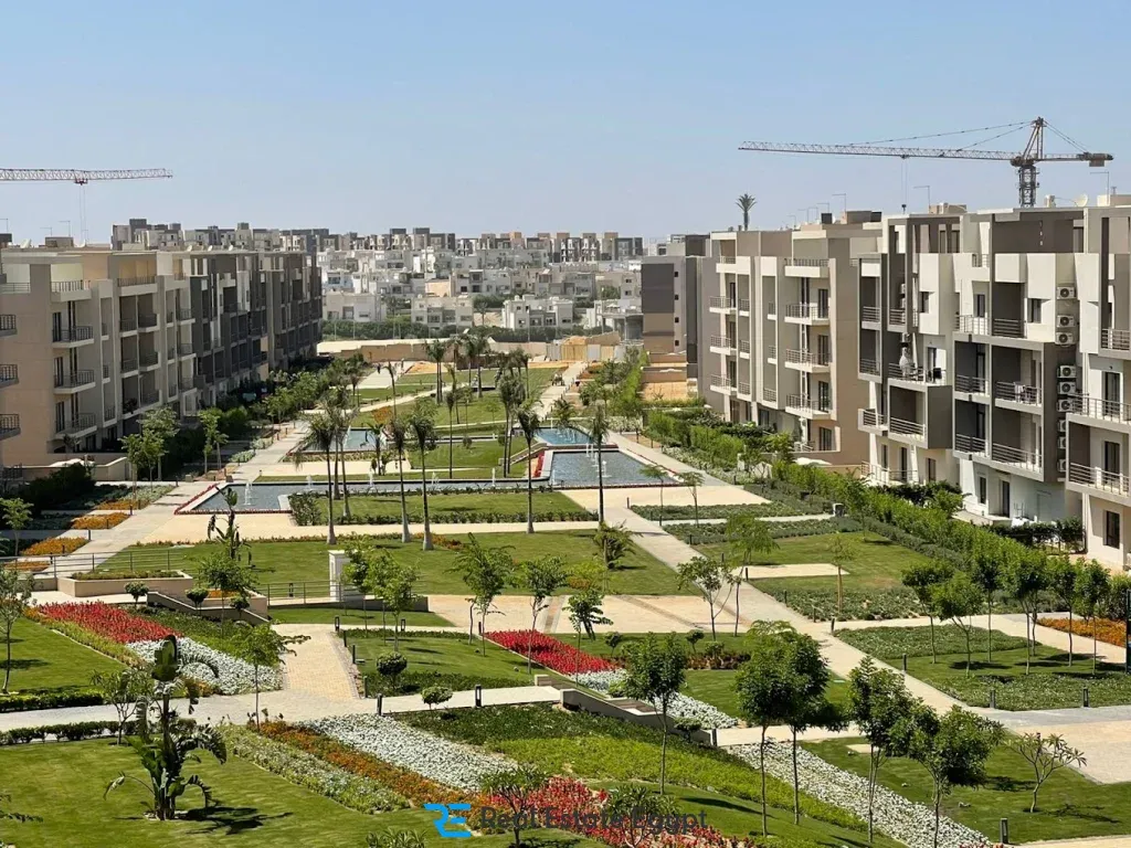 Apartment for sale in Fifth Square area 100 square meters