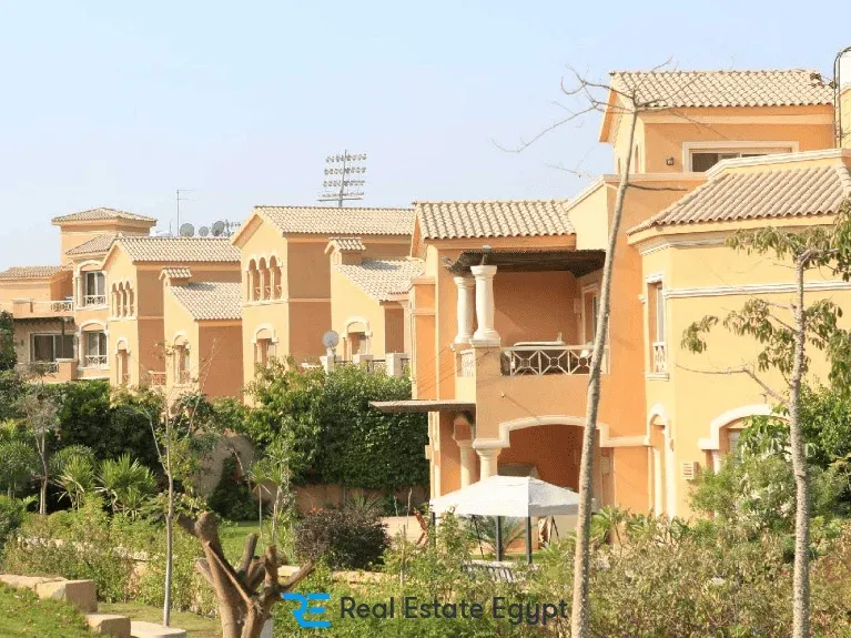 احجز بأفضل لوكيشن بكمبوند قطامية هيلز بفيو رائع وتشطيب كامل
