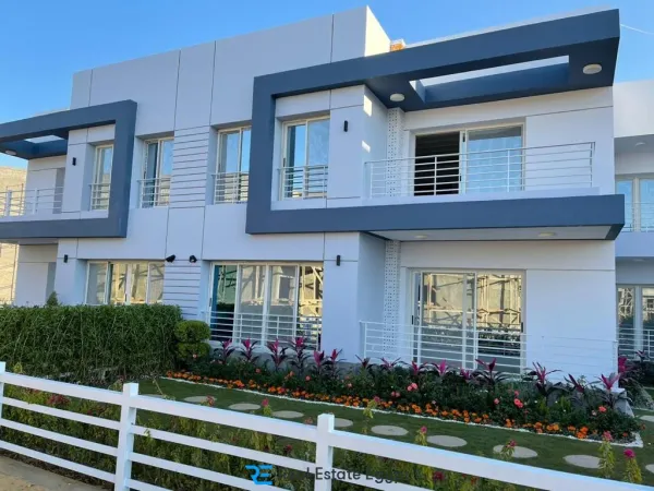 For lovers of sophistication a twinhouse for sale in The Waterway Equity with an area of ​​352 square meters