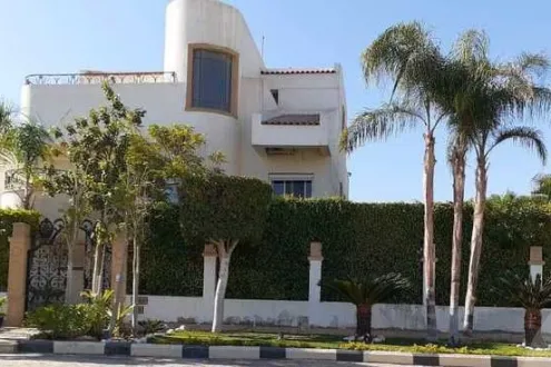 بمساحة 530 متراً فيلا للبيع في الحياة ريزيدنس