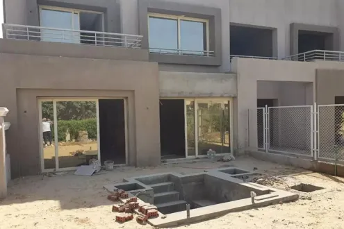 عرض متميز تاون هاوس 245 متر للبيع في كمبوند جولف إكستنشينز بموقع مميز