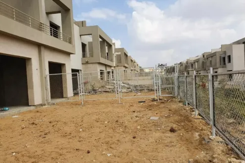 تاون هاوس جاهز للاستلام في كمبوند وودفيل نصف تشطيب