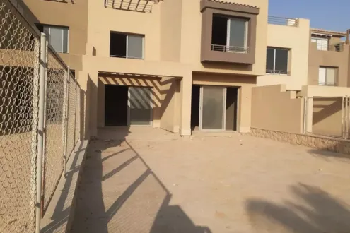تاون هاوس لقطة للبيع 350 م في كمبوند Golf Views بسعر خيالي