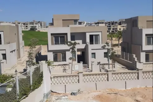 سارع بالحجز في ماونتن فيو كمبوند جولف فيوز تاون هاوس تبدأ مساحاته من 450 متر