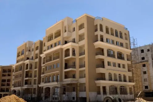 باقل من سعر السوق، شقة في كمبوند المقصد 167م تشطيب كامل