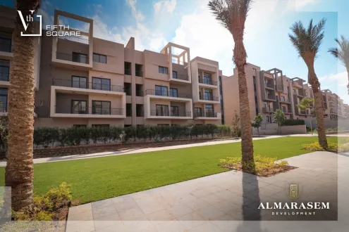 في كمبوند فيفث سكوير بالتجمع الخامس شقه للبيع