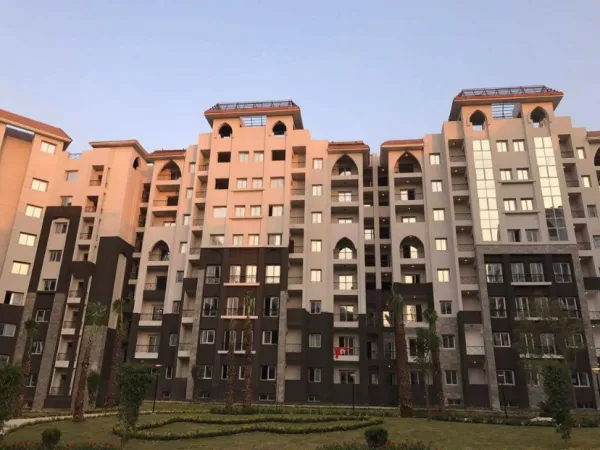 Stores for sale in Le Cial compound with space of ​​25 square meters