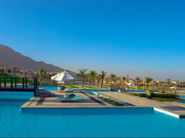 6 غرف نوم فلل للبيع في لافيستا جاردنز