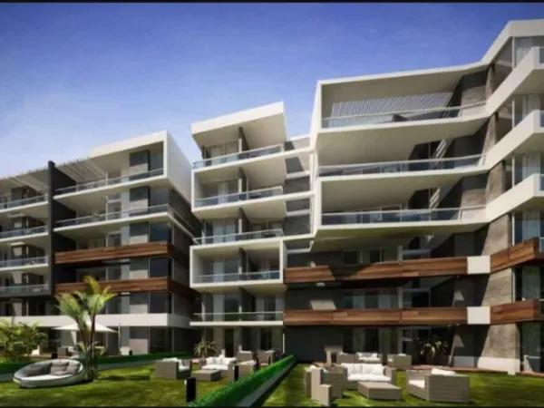 للبيع بالتقسيط شقة 169 متراً أرضي في بالم هيلز