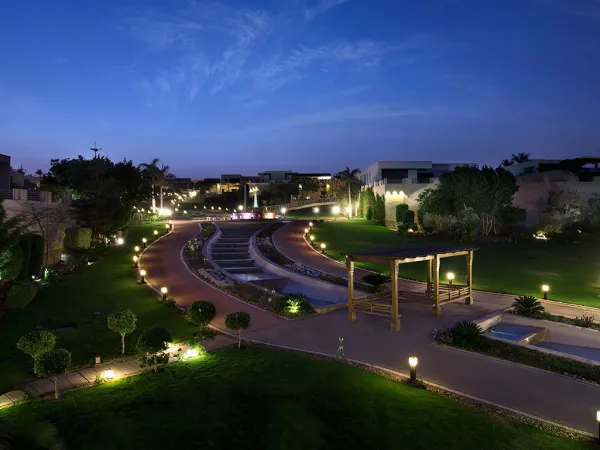 شقق للبيع في بيراميدز هيلز 222 متراً