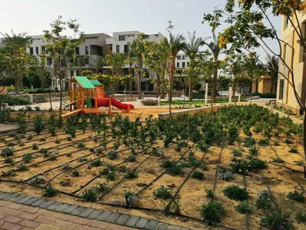 بمُقدم 10% أحصل على شقة بمساحة 228 متراً في كمبوند ايست تاون