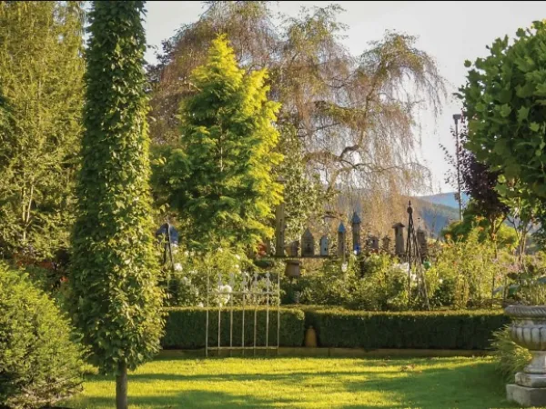 Properties For Sale in Green Avenue 220m