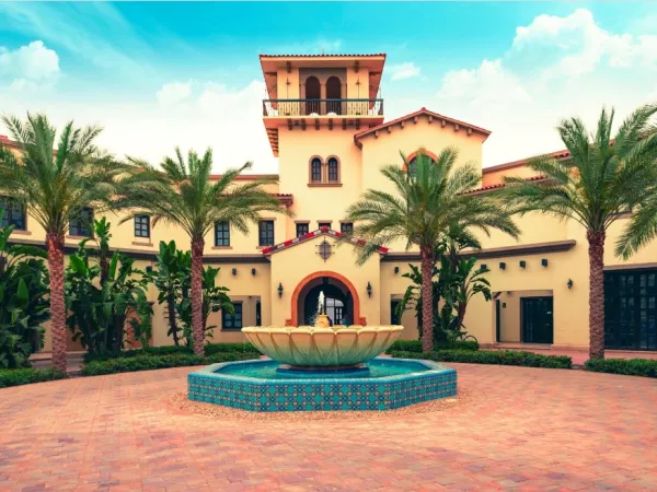 Special offer of 156m² apartment for sale in Mivida compound with distinctive location