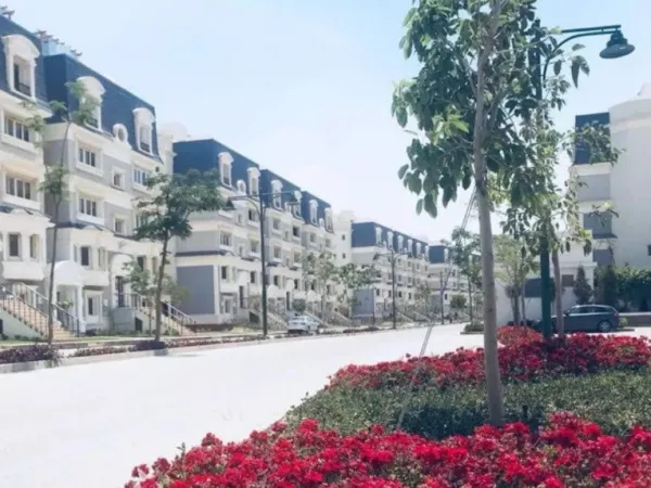 للبيع بالتقسيط شقة 203 متر أرضي في ماونتن فيو هايد بارك