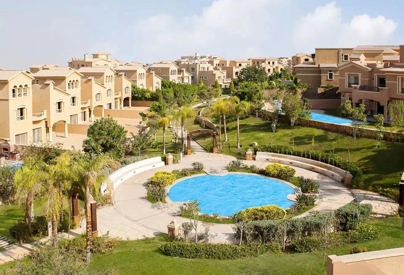 عقارات للبيع في قطامية هيلز القاهرة الجديدة 1000 متراً