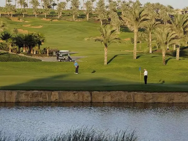 فيلا للبيع 7 غرف نوم في قطامية ديونز 1150 متراً