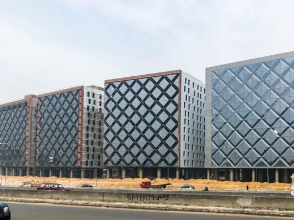 بسعر مغري شقة 135م بمشروع وان قطامية فيو رائع