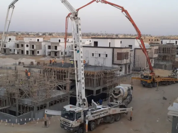 بمساحة 247 متراً تاون هاوس للبيع في أزار