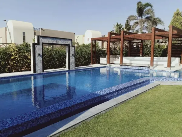 أسكن في كمبوند اليجريا الشيخ زايد تاون هاوس بمساحة 244 متراً