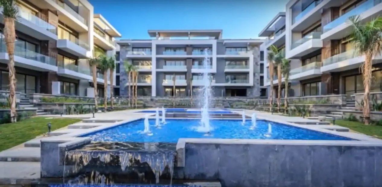 فرصة عظيمة شقة 160 م مع اقساط على 60 شهر فى El Patio 7 New Cairo