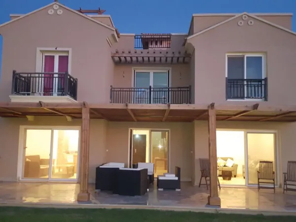 شاليه للبيع في قرية الدبلوماسيين 95 متراً