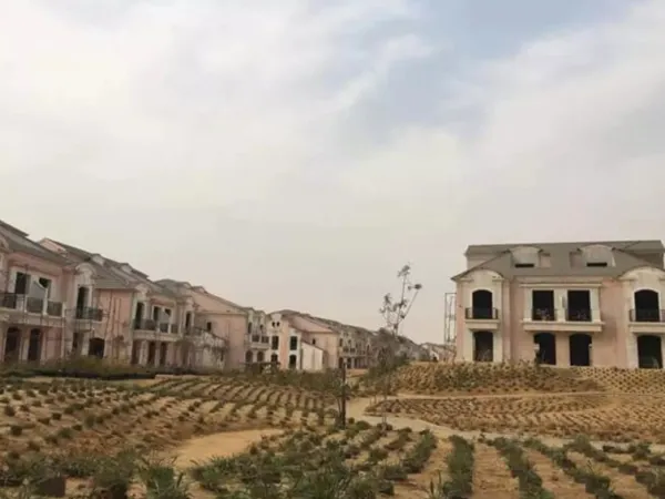 بالقاهرة الجديدة إحجز تاون هاوس في كمبوند ليان صبور