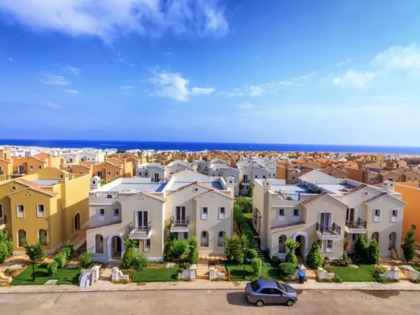 بمساحة 165 متر منازل مزدوجة للبيع في قرية ماونتن فيو الدبلوماسيين