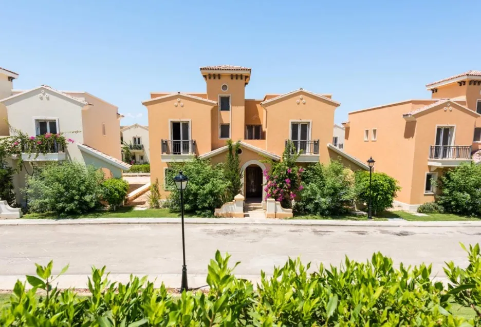 Hurry up to buy a Twin House in Mountain View Diplomats, with an area 168m