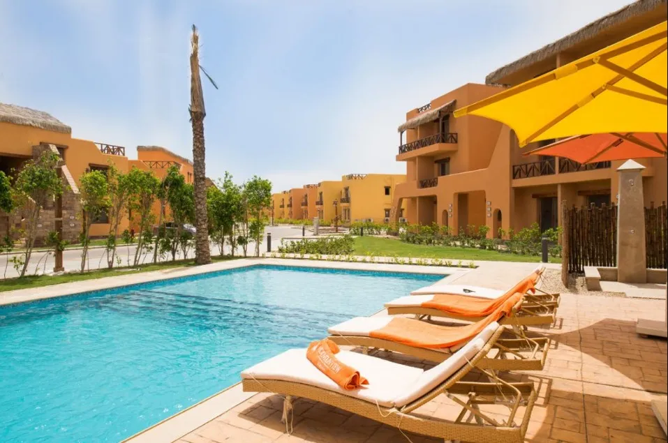 Pay 10% downpayment and receive chalet in Mountain View Sokhna 2 with 93m² and 2 bedrooms