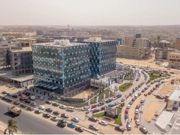 باقل من سعر السوق، وحدة إدارية في كمبوند كايرو بلازا 106 م بدون تشطيب