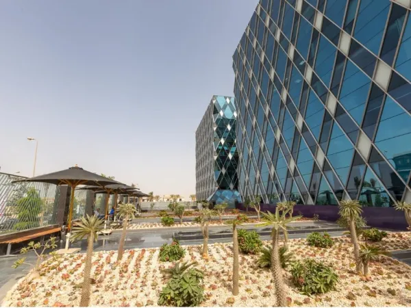 بسعر مغري مكتب 91 م في كايرو بيزنس بلازا العاصمة الادارية فيو رائع