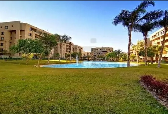 تاون هاوس مميزه للبيع في كمبوند ذا سكوير التجمع الخامس بمساحة 280 متر