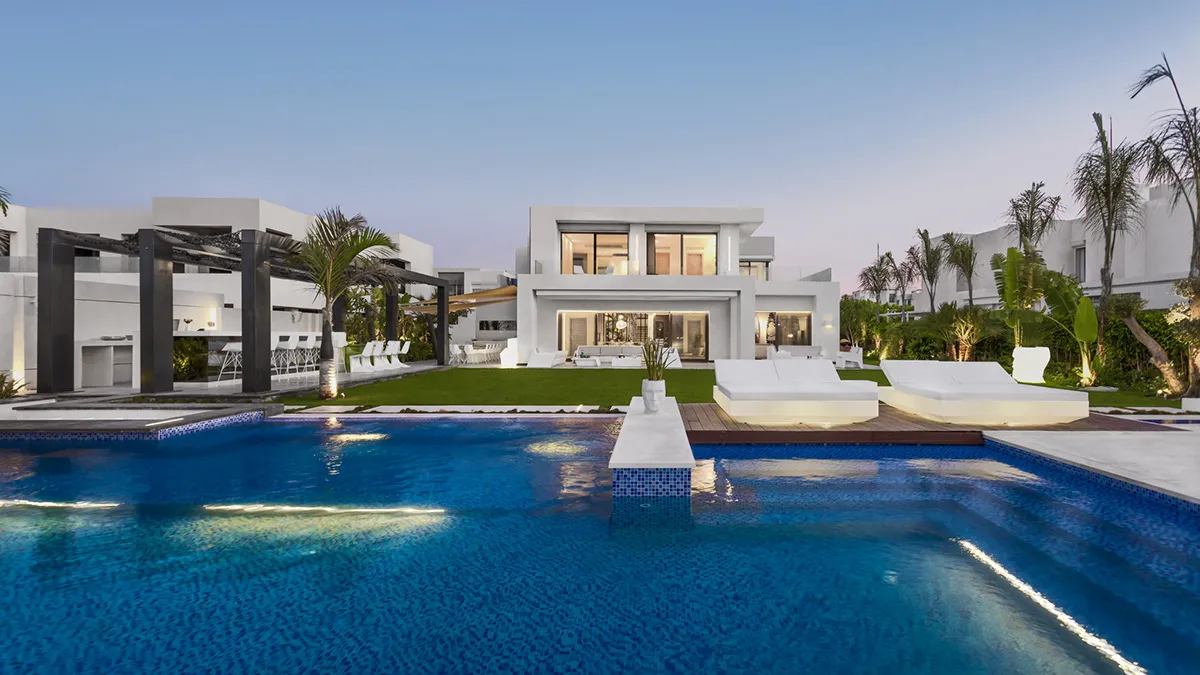 Chalets With ​146m For Reservation In Hacienda White
