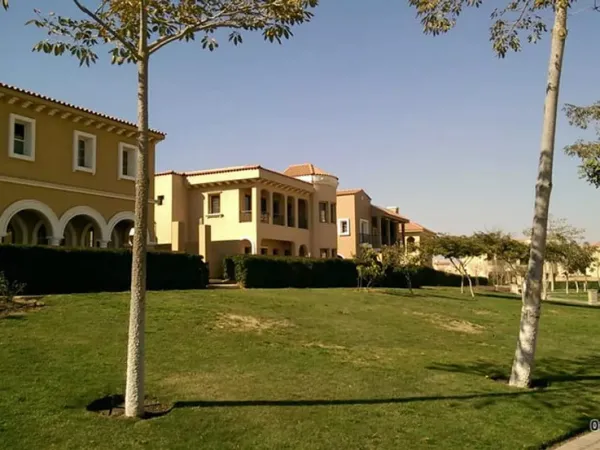 For Sale with Installment A Villas 320m Ground Floor in Hyde Park
