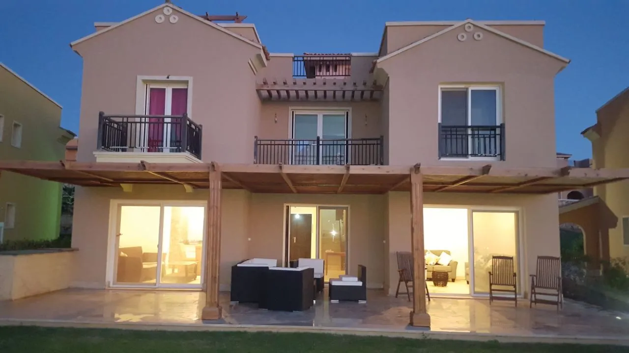 Chalet With ​​92m In Diplomats Village