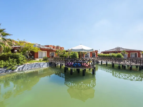 للبيع بالتقسيط شاليه 130م في منتجع بانجلوز