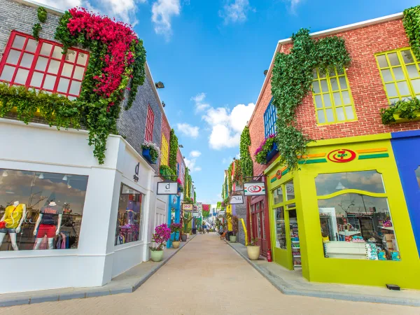 استلم محلك في ليك يارد الساحل الشمالي بمساحة 55م